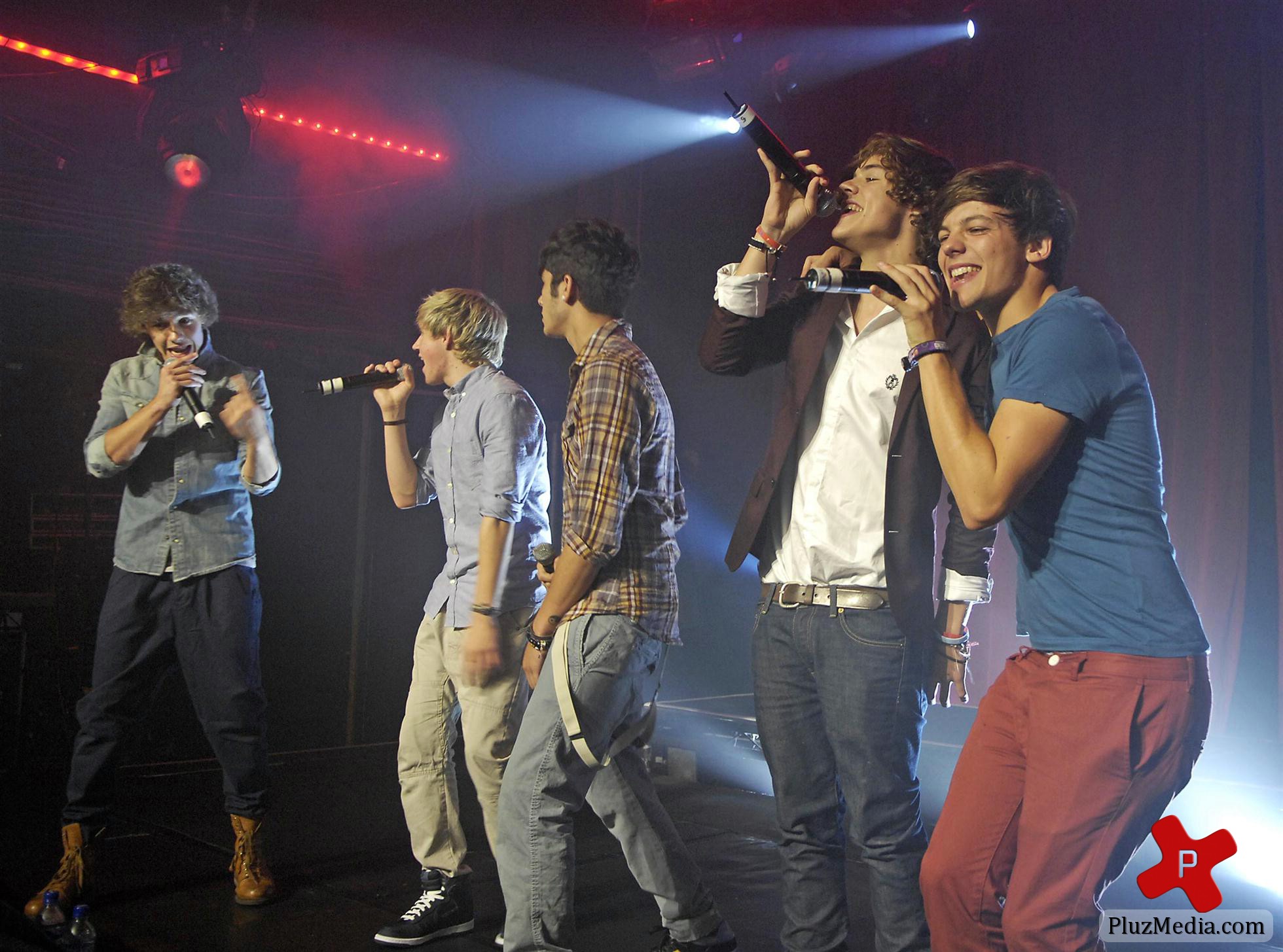 One Direction perform live at G-A-Y nightclub photos | Picture 80750